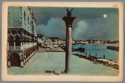 Colonne di San Marco ve Venedik'teki Doge Sarayı'nın köşesi ile San Marco Meydanı'nın görünümü by Anonymous