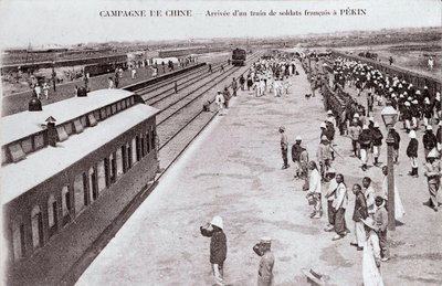 1900-1901 yılları arasında Çin Kampanya Fotoğrafçılığı sırasında bir Fransız asker treninin Pekin