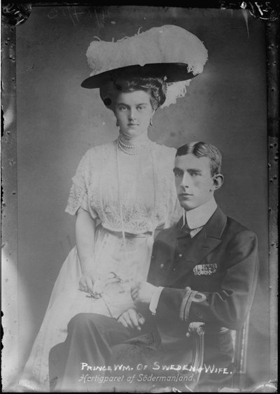 Büyük Düşes Marie Pavlovna Romanova (1890-1958) ve İsveç Prensi William (1884-1965) - Büyük Düşes Maria Pavlovna ve Soedermanland Dükü Prens Wilhelm - Anonim. Fotoğraf, c. 1910.Özel Koleksiyon by Anonymous Anonymous