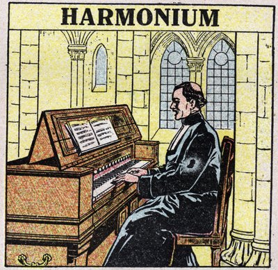 Müzik aletleri: kalçada nefesli çalgılar. Bir kilisede harmonium çalar. 1925