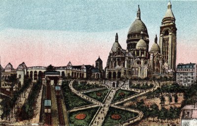 Paris: Butte Montmartre üzerindeki Sacre Coeur (Sacre-Coeur) füniküleri ve Bazilikası. Paris şehrinin “Sanatsal Albümü”ndeki 1920 fotoğrafı. Özel koleksiyon. by Anonymous Anonymous