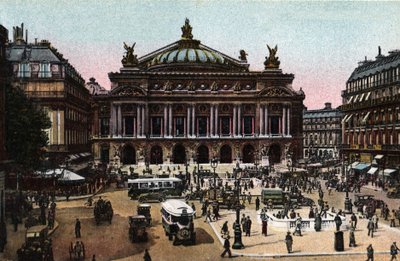 Paris: Charles Garnier (1825-1898) tarafından yapılan Opera cephesinin ve omnibüslerin çalıştığı Place de l