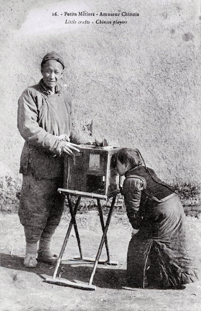 Petity metier: resim kutusu olan gezgin bir şovmen 20. yüzyılın başı fotoğrafçılığı - Özel koleksiyon by Anonymous Anonymous