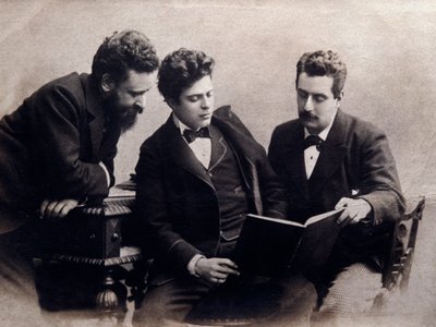 Alberto Franchetti (1860-1942), Pietro Mascagni (1863-1945) ve Giacomo Puccini (1858-1924) İtalyan bestecilerin portresi (soldan sağa) Fotoğraf. 1900 ca. Özel koleksiyon by Anonymous Anonymous