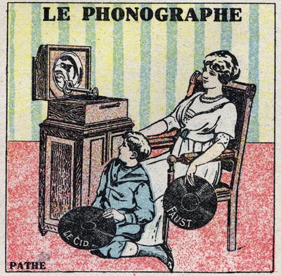 Ses enerjisi: fonograf. Bir anne ve oğlu, Pathe fonografındaki bir kaydı dinliyor. 1925