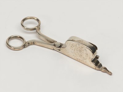 Mum söndürücü, Ordnance Kurulu, c.1696 (snuffer) by Anthony Nelme