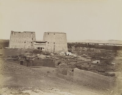 Edfu, Pilon ve Köyün görünümü by Antonio Beato