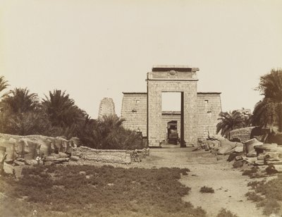 Karnak Sfenksleri ve Batlamyus Pilonu by Antonio Beato