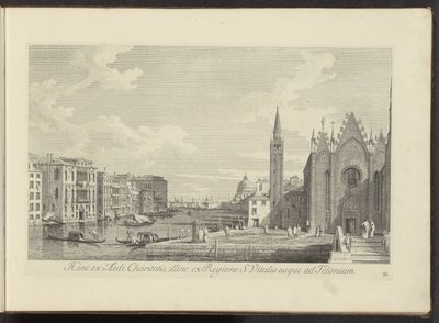 Gezint op het Canal Grande en de Chiesa di Santa Maria della Carità te Venetië Bir tarafta Charity Tapınağı