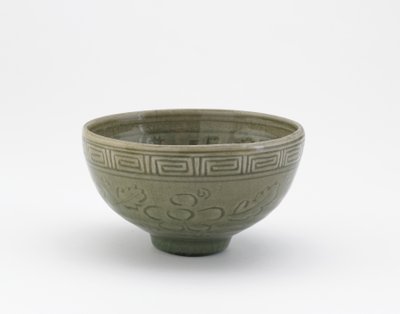 Longquan çömlek tarzında servis kâsesi, Servis kâsesi (hachi), 19. yüzyıl başı (seladon sırlı çömlek) by Aoki (attr. to) Mokubei
