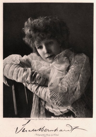 Sarah Bernhardt, Fransız aktris, 1901. by Art Photogravure Co