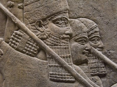 Kral Ashurnasirpal II, kraliyet aslan avı sırasında, 7. yüzyıl. M.Ö by Assyrian