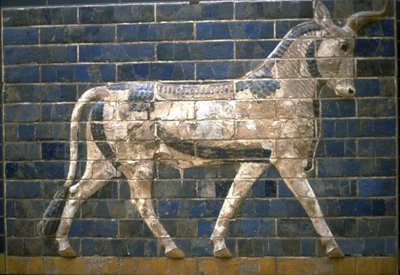 İştar Kapısı, Babil. Boğa kabartması, MÖ 6. yy by Assyrian