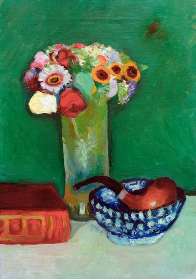 Bir buket çiçek ve mavi bir kapta bir pipo ile natürmort by August Macke