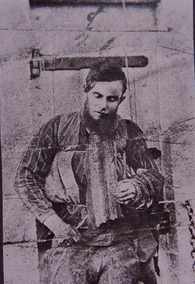 Kelly Gang üyesi Joe Byrne öldükten sonra asıldı, 29 Haziran 1880 (s/b fotoğraf) by Australian Photographer