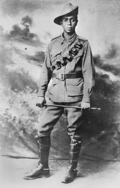 Aborijin bir askerin portresi, 234 Er (Pte) Walter Christopher (Chris) George Saunders, c.1916 by Australian Photographer