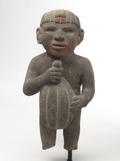 Kakao kapsülü taşıyan adam, 1440-1521 (kırmızı pigment izleri olan volkanik taş) by Aztec