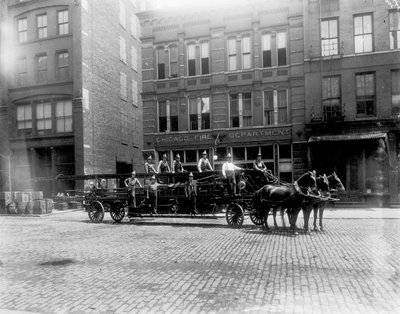 Chicago İtfaiye Departmanı Motor Evi No. 40, Chicago, Illinois, ABD, c.1905 (s/b fotoğraf) by Barnes and Crosby