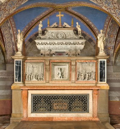 Crypt, High Altar with the Ark of Saints Marcellino ve Peter Exorcist, Benedetto Briosco tarafından seslendirildi, 1506-08, Matteo Galletti tarafından yeniden bestelendi 1609 by Benedetto Briosco