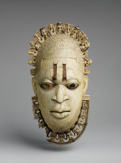 Iyoba (Kraliçe Anne) Sarkıt Maske by Benin Benin