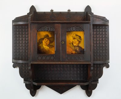 Seramik plakalı Asma Duvar Dolabı, Mary Madeline Nourse