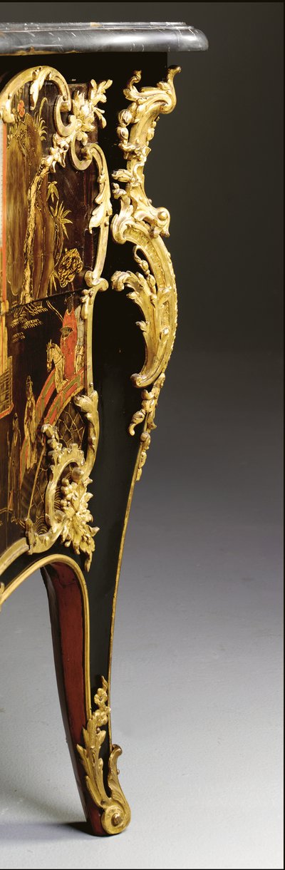 Louis XV komodin, c.1740 (ormolu montajlı Çin siyahı, çok renkli ve yaldızlı cila, serpantin, mermer ve vernis) by Bernard van Risamburgh