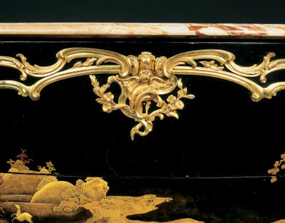 Komodin (ormolu monte edilmiş Japon cilası) by Bernard van Risenburgh II