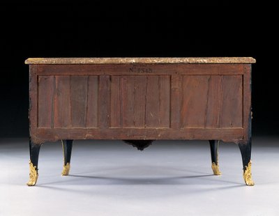Komodin, c.1745 (ormolu monte edilmiş Japon cilası ve ebonize ahşap) by Bernard van Risenburgh II