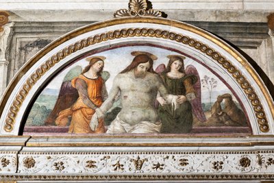 İki melek tarafından desteklenen ölü İsa - Pinturicchio (Bernardino di Betto) (1454-1513) tarafından Fresk 1484-1492 Roma, Basilica di Santa Maria del Popolo (Santa Maria del Popolo Kilisesi), Chapel Basso della Rovere İtalya by Bernardino di Betto Pinturicchio