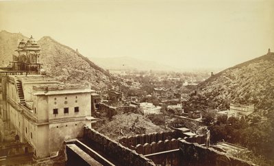 Umbher, Jeypoor'un (Jaipur) genel görünümü by Bourne & Shepherd