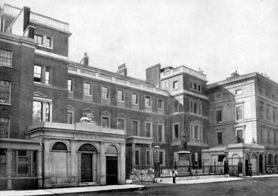Savaş Ofisi Cephesi, Cumberland House, Pall Mall, Londra, 1890 by British Photographer