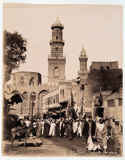 Kahire sokaklarında parti - Zengali kardeşlerin fotoğrafı, 19. yüzyıl sonu by Brothers Zangaki