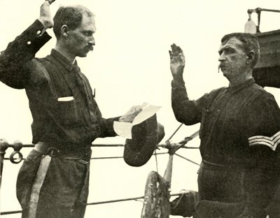 Teğmen Lewis, Thomas Dixon