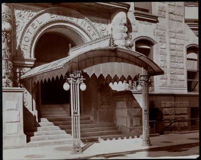 Hotel Earlington'ın girişi, 55 West 27th Street, New York, 1906 (gümüş jelatin baskı) by Byron Company