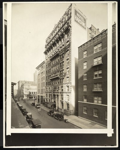 Hotel Harding, 55th Street ve Broadway, New York, 1921 (gümüş jelatin baskı) by Byron Company