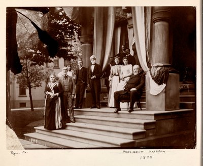 Başkan Benjamin Harrison ve grup, 1890 (gümüş jelatin baskı) by Byron Company