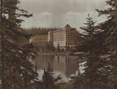 Chateau, Lake Louise (renkli fotoğraf) by Byron Hill Harmon