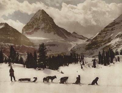 Assiniboine Dağı (renkli fotoğraf) by Byron Hill Harmon