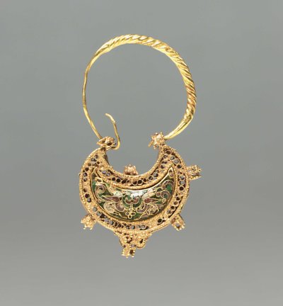 Hilal Şekilli Küpe by Byzantine