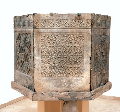 Aziz Theodoros Bizans kilisesinden Ambo, Beyt Sıla, Kudüs, MS 6. yüzyıl (bitümlü taş) by Byzantine Byzantine