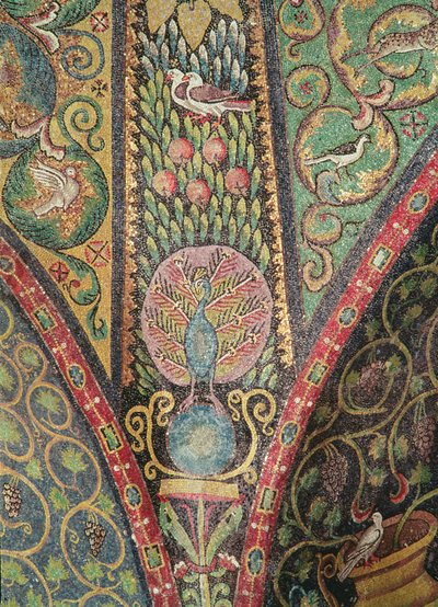 Kuşları ve tavus kuşunu tasvir eden tonozdan detay (mozaik) by Byzantine School