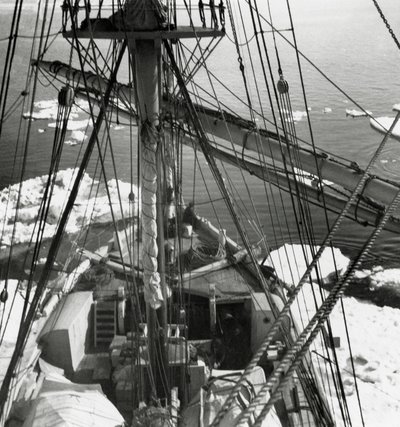 Schooner Stella Polare ilk buzla buluşuyor by J.B. and Brown J. Rowbotham