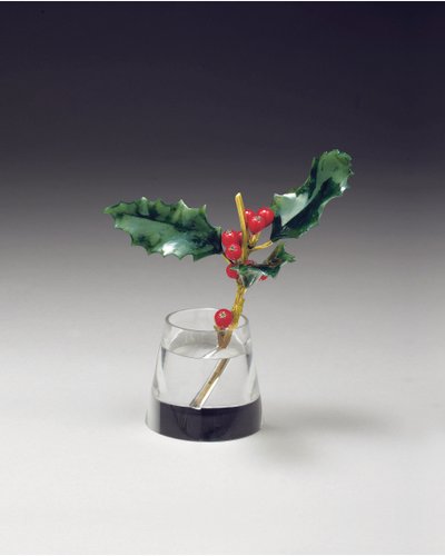 Daralan bir vazoda Holly spreyi, 1890 dolayları by Carl Fabergé