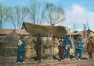 Çin, bir köyde Çinliler, görüntü tarihi: 1920 civarı, Carl Simon Arşivi by Carl Simon