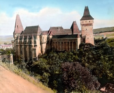 Romanya, Transilvanya, Hunyad Kalesi (Hunyadi Kalesi, Corvin Kalesi veya Hunedoara Kalesi olarak da bilinir), görüntü tarihi: 1920 civarı. Carl Simon Arşivi by Carl Simon