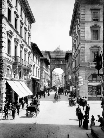 Via Strozzi, Floransa, 1890 dolayları (s/b fotoğraf) by Carlo Brogi