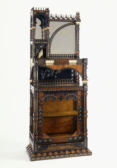 Asimetrik formda uzun bir büfe by Carlo Bugatti