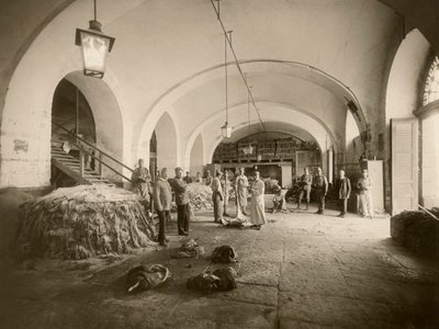 Büyük Savaş sırasında askeri deri deposunun içi (s/b fotoğraf) by Carlo Wulz