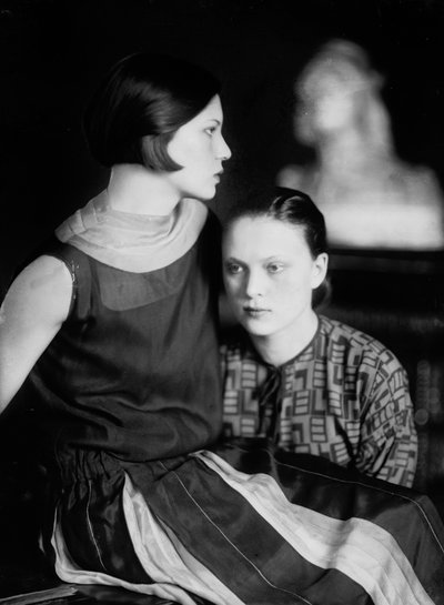 Wanda ve Marion Wulz'un portresi, Trieste, 1920 dolayları (cam levha) by Carlo Wulz