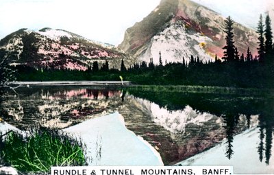 Rundle ve Tünel Dağı, Banff, Alberta, Kanada, c1920s. by Cavenders Ltd